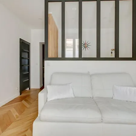 4-star For 4, 10 Mn From Champs-elysees