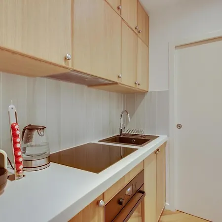 4-star For 4, 10 Mn From Champs-elysees