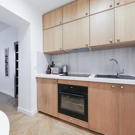 Апартаменты 4-star For 4, 10 Mn From Champs-elysees