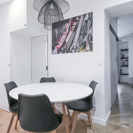 Апартаменты 4-star For 4, 10 Mn From Champs-elysees *