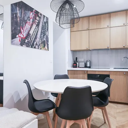Апартаменты 4-star For 4, 10 Mn From Champs-elysees *