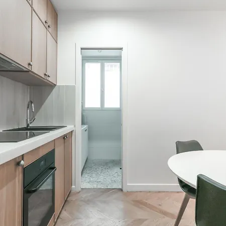 Апартаменты 4-star For 4, 10 Mn From Champs-elysees *