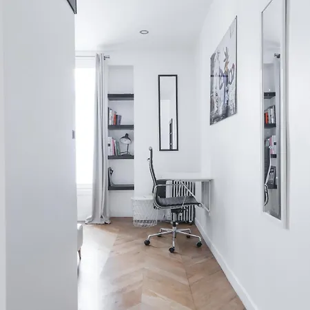 4-star For 4, 10 Mn From Champs-elysees * Париж