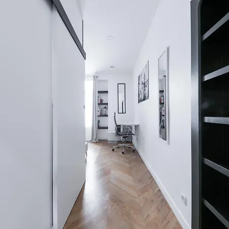 Апартаменты 4-star For 4, 10 Mn From Champs-elysees Париж