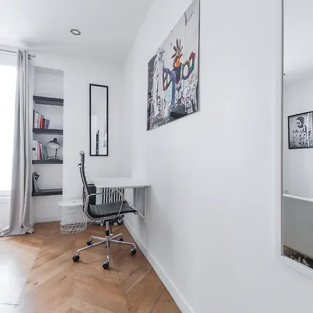 Апартаменты 4-star For 4, 10 Mn From Champs-elysees Париж