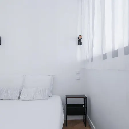 4-star For 4, 10 Mn From Champs-elysees Париж