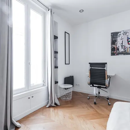 Апартаменты 4-star For 4, 10 Mn From Champs-elysees
