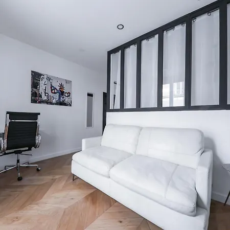 4-star For 4, 10 Mn From Champs-elysees *