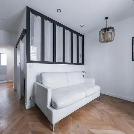 Апартаменты 4-star For 4, 10 Mn From Champs-elysees Париж