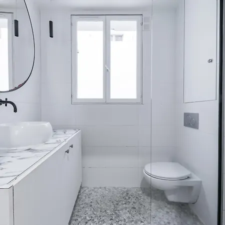 Апартаменты 4-star For 4, 10 Mn From Champs-elysees