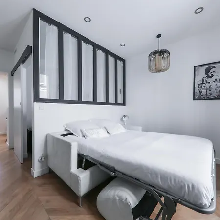 Апартаменты 4-star For 4, 10 Mn From Champs-elysees Париж