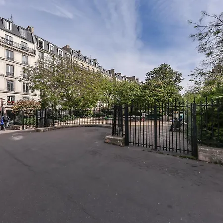 Апартаменты 4-star For 4, 10 Mn From Champs-elysees