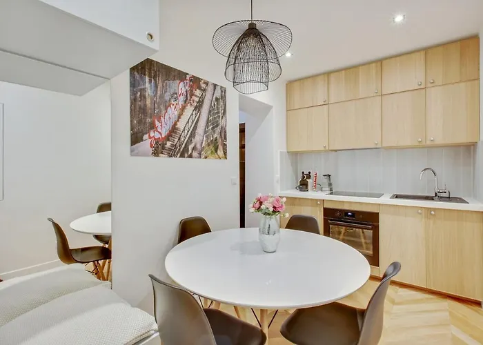 4-star For 4, 10 Mn From Champs-elysees 파리
