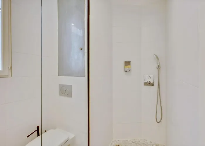 4-star For 4, 10 Mn From Champs-elysees 파리